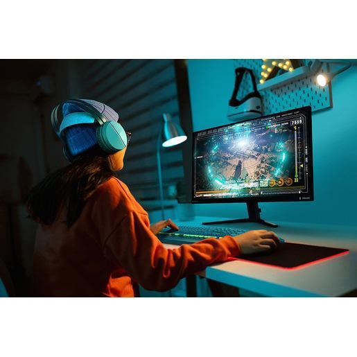 Unrecognizable female gamer Asian ethnicity playing video games on PC during live stream Philips Evnia 27M2N3500NL/00 Monitor PC 68,6 cm (27'') 2560 x 1440 Pixel Quad HD LCD Nero